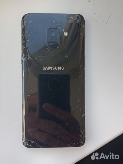 Samsung Galaxy A8 (2018), 4/32 ГБ