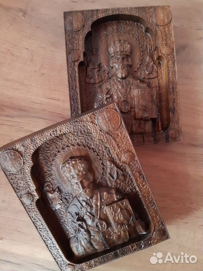 Резные иконы из дерева