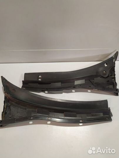 Жабо Mazda 3 2009