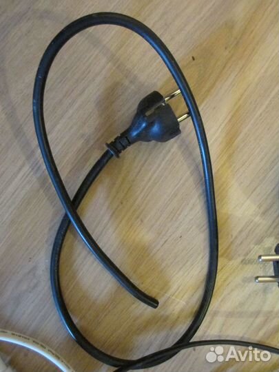 Шнур с вилкой и тройник