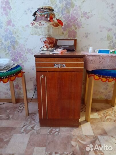 Тумбочка прикроватная