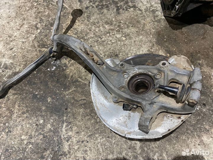 Поворотный кулак передний правый Audi A4 B8 1.8 T