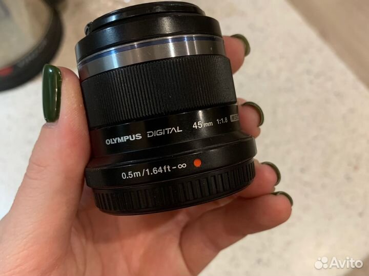 Объектив olympus 45mm 1.8 едет обратно