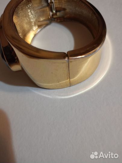 Браслет золотистый с коричневым камнем