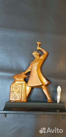 Сувенирная статуэтка СССР