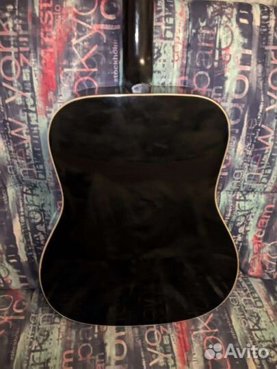Акустическая гитара 