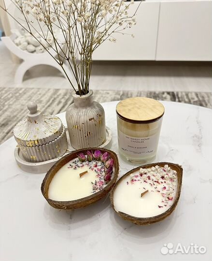 Ароматическая свеча в кокосе ручной работы