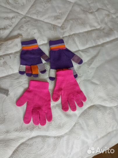 3 шапки, манишка, шарф, перчатки