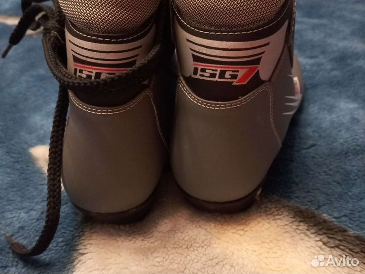 Лыжные ботинки isg. Перчатки на девочку 