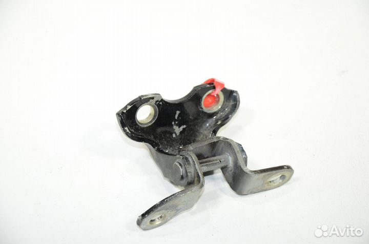 Петля двери нижняя передняя правая Lexus Is250