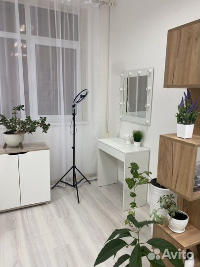 Аренда место для бровиста, визажиста