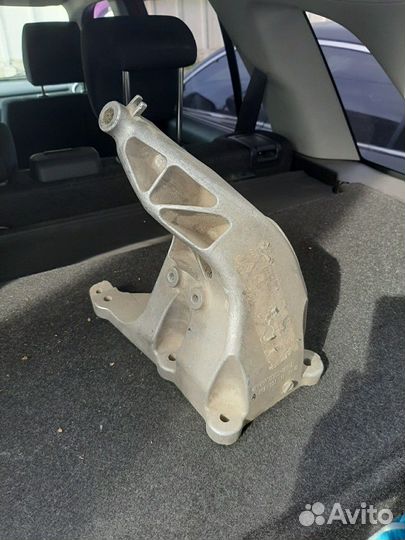 Кронштейн двигателя левый Mercedes w211 E500