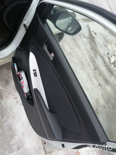 Hyundai solaris дверные карты и салон пластик