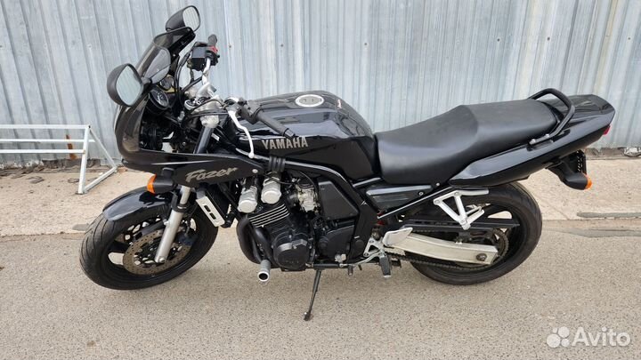 Yamaha fzs600