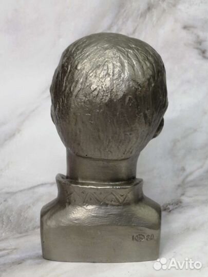 Бюст Сергея Есенина