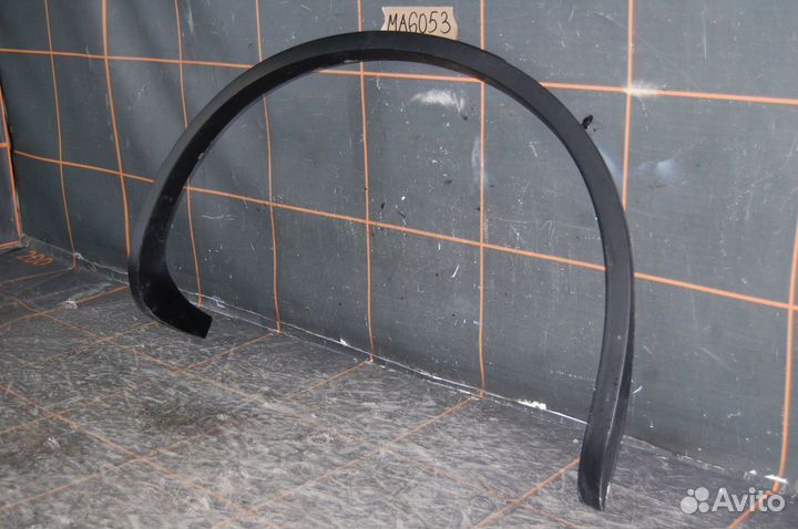 Накладка крыла заднего правого- Volkswagen Touareg