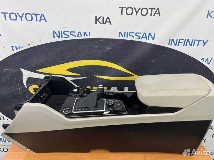 Консоль центральная Kia Carnival 3 2.2 D4HB