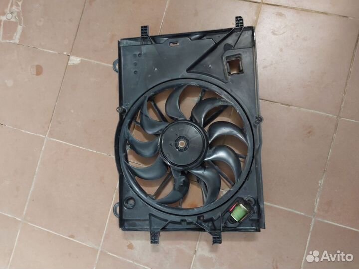 Диффузор вентилятора охлаждения на Опель мока