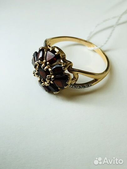 Золотое кольцо с гранатом