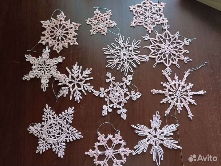 12 розовых снежинок