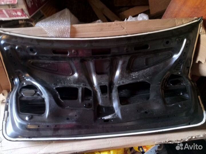 Продаю новую крышку от багажника