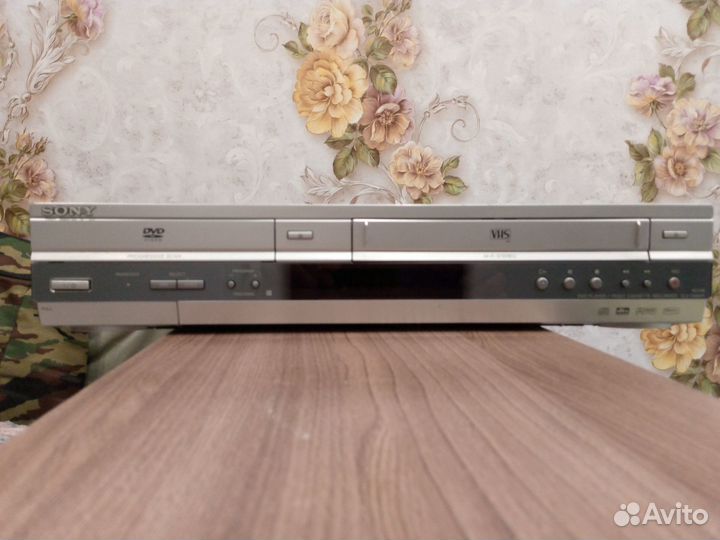 Видеомагнитофон с двд