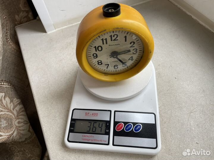 Будильник янтарь СССР