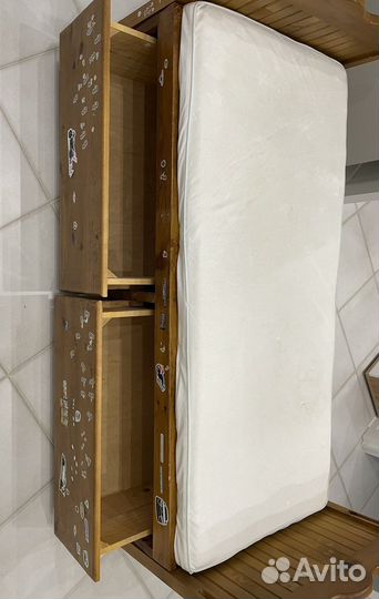 Кровать детская из массива дерева, ручная работа