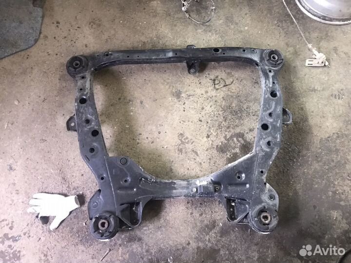 Передний подрамник Toyota Camry v55 2016