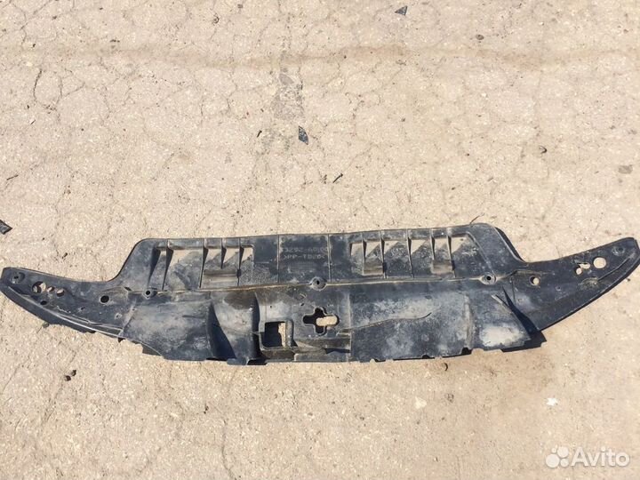 Накладка замка капота toyota Land Cruiser 200