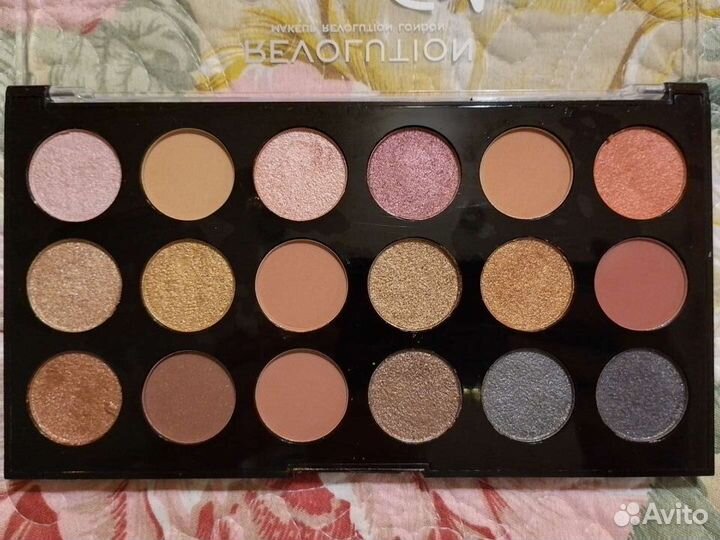 Тени для век Makeup Revolution