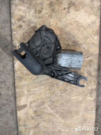 Моторчик стеклоочистителя задний Пежо 307