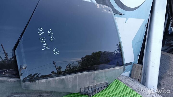 Стекло заднее Audi 80 B3