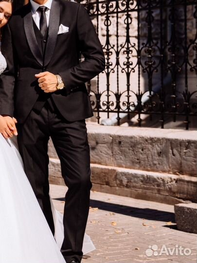 Черный костюм