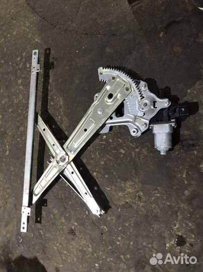 Mitsubishi Lancer 10 - Стеклоподьемник передней ле