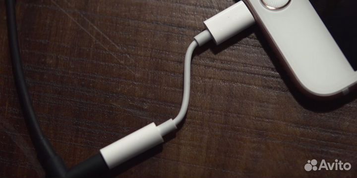 Переходник с Lightning на 3.5-мм для iPhone 7