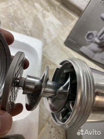 Новая Мясорубка электрическая moulinex hv10