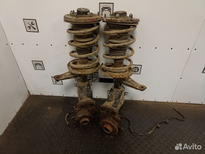 Кулак поворотный передний для Audi 100 C4