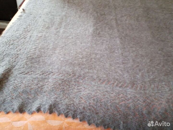 Платок пуховый ручной вязки