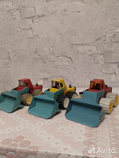 Игрушки из СССР, железные машинки, советские