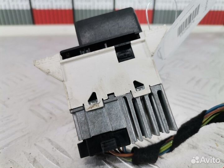 Кнопка аварийной сигнализации Ford Focus 2000