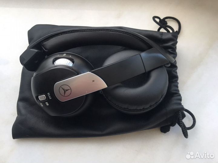 Беспроводные наушники Mersedez-Benz