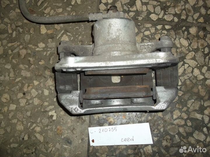 Суппорт передний левый (Hyundai i30, Kia Ceed)