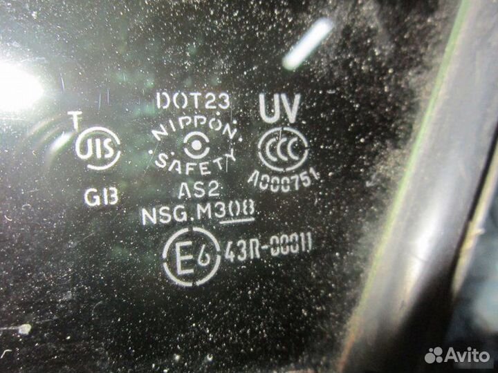 Форточка двери задней левой Infiniti G35