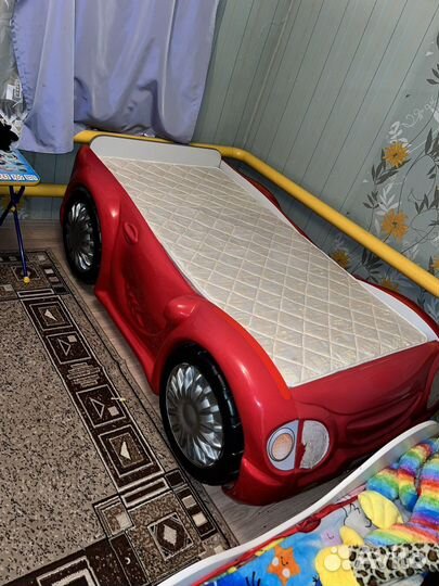 Детская кровать-машинка б/у