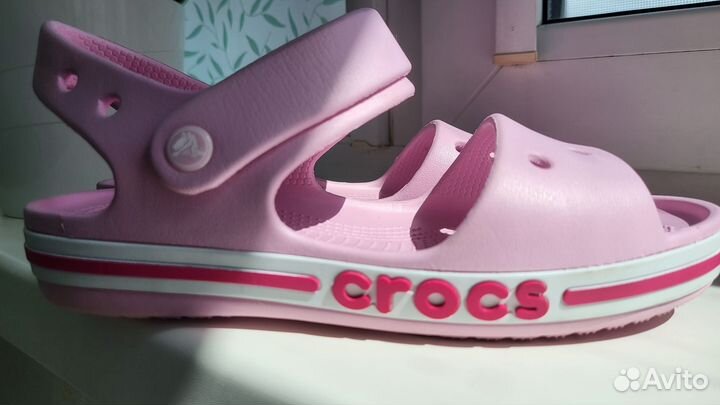 Сандалии для девочки Crocs
