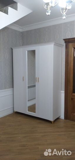 Шкаф 3 х створчатый