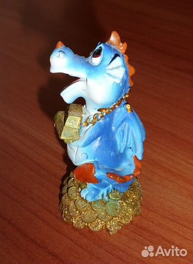 Фигурки Дракон с золотом 7 см и Собака башмак 3.5