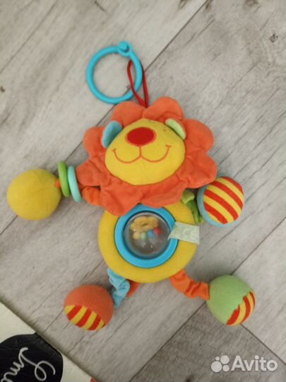 Игрушки для малышей погремушки