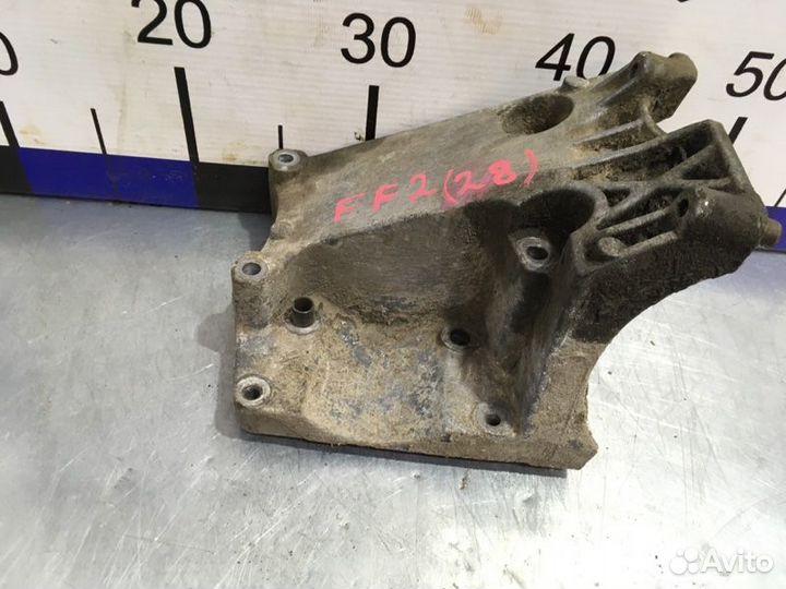 Кронштейн компрессора кондиционера Ford Focus 2